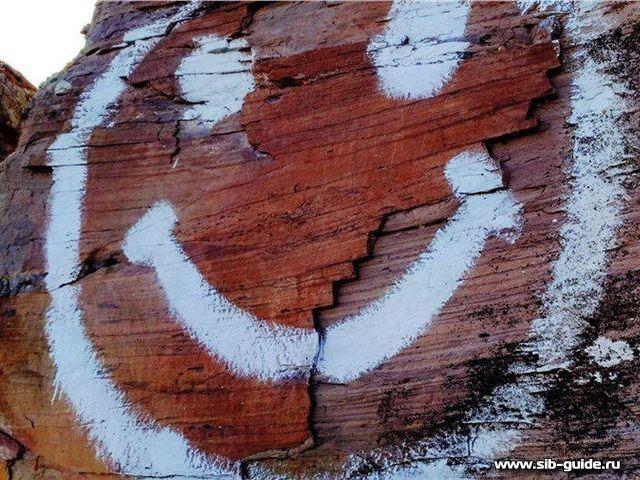 Вандалы уничтожили 2-тысячелетние петроглифы на горе Куня