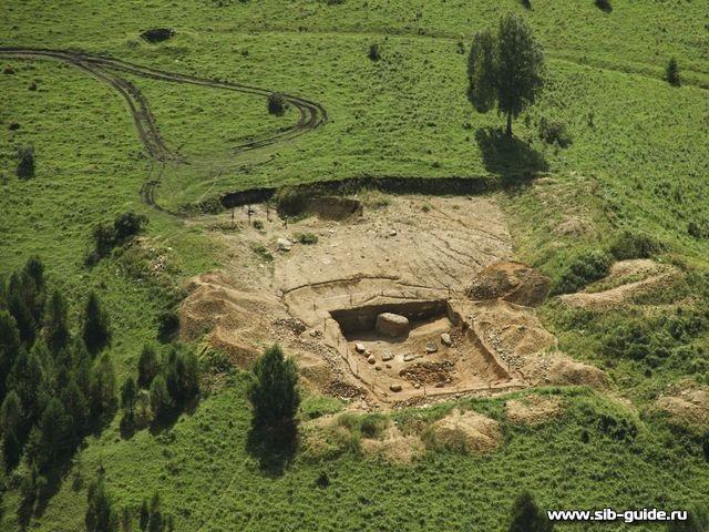 Раскопки на палеолитической стоянке Карама