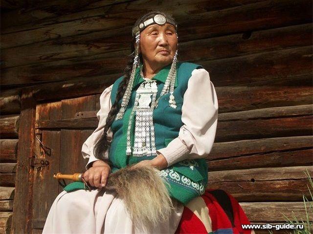 Якутская женщина в традиционном костюме