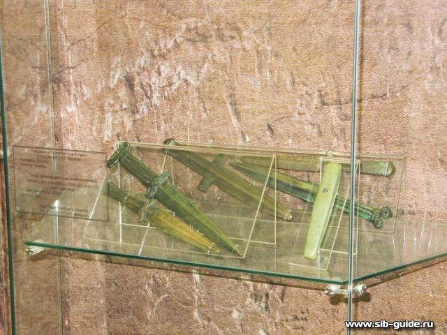 Ножи окуневской эпохи, Хакасский краеведческий музей, Абакан