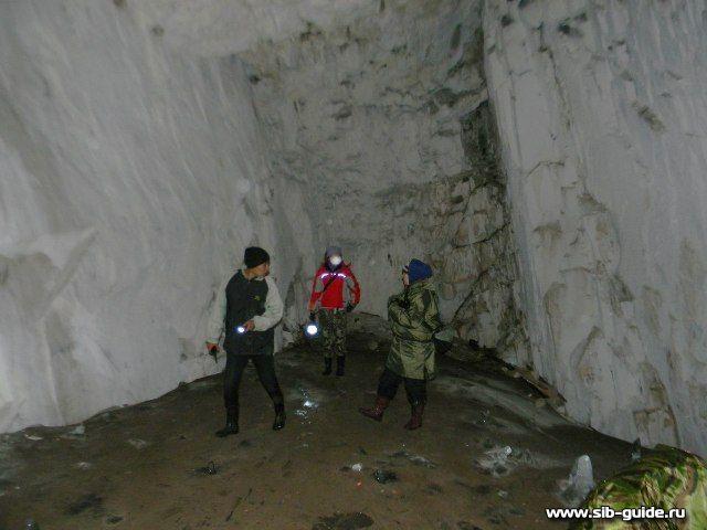 Турбаза "Сарлык", в ледяной пещере - настоящие хоромы