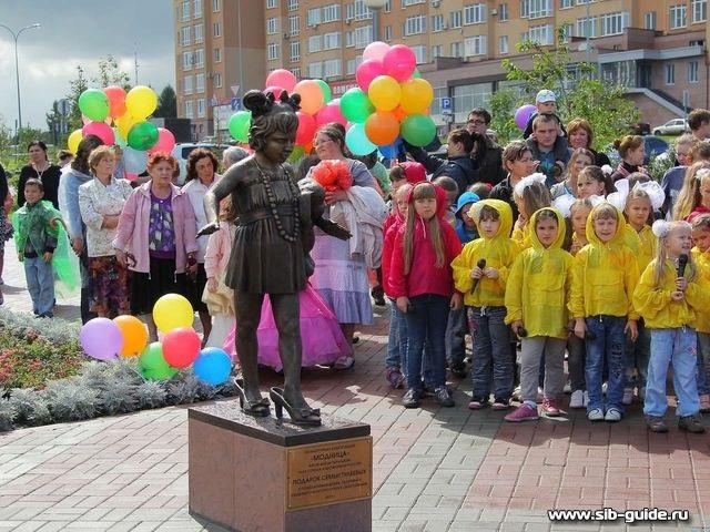 Скульптура "Модница", фото vse42.ru