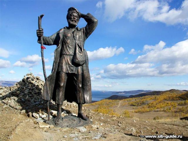 Памятник Бродяге на берегу Байкала